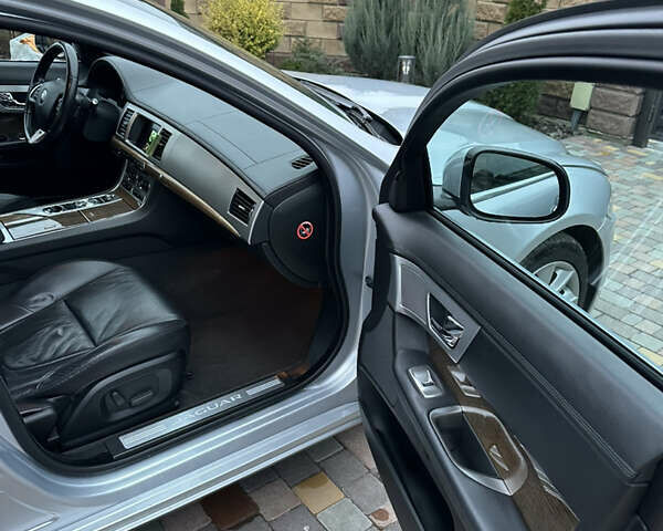 Серый Ягуар ХФ, объемом двигателя 2.18 л и пробегом 272 тыс. км за 9999 $, фото 25 на Automoto.ua