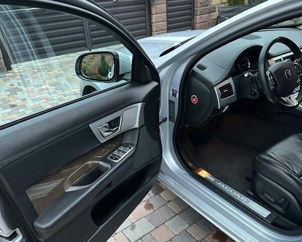 Серый Ягуар ХФ, объемом двигателя 2.18 л и пробегом 272 тыс. км за 9999 $, фото 30 на Automoto.ua