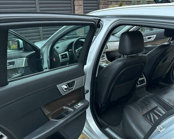 Серый Ягуар ХФ, объемом двигателя 2.18 л и пробегом 272 тыс. км за 9999 $, фото 29 на Automoto.ua