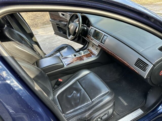 Синий Ягуар ХФ, объемом двигателя 3 л и пробегом 239 тыс. км за 6500 $, фото 6 на Automoto.ua