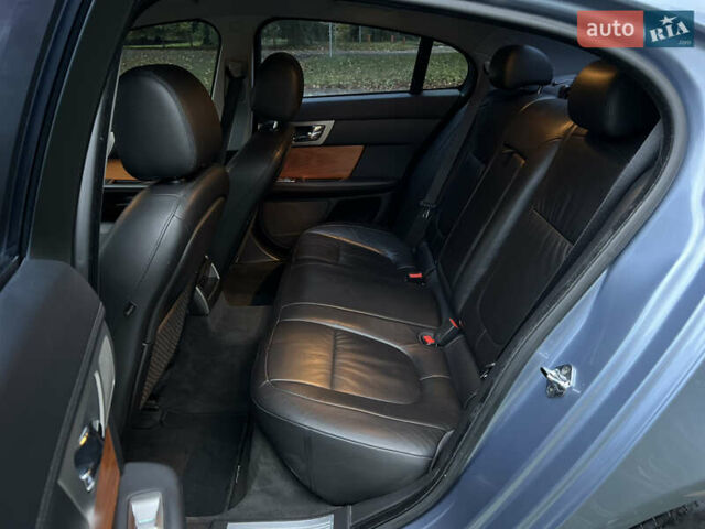 Синий Ягуар ХФ, объемом двигателя 2.97 л и пробегом 144 тыс. км за 9900 $, фото 23 на Automoto.ua
