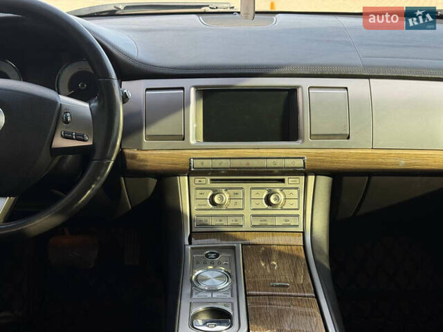 Синий Ягуар ХФ, объемом двигателя 2.72 л и пробегом 280 тыс. км за 8400 $, фото 22 на Automoto.ua