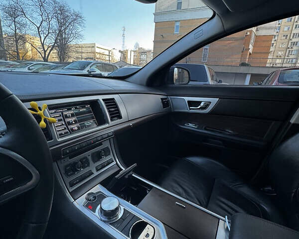 Синий Ягуар ХФ, объемом двигателя 2.18 л и пробегом 170 тыс. км за 13500 $, фото 9 на Automoto.ua