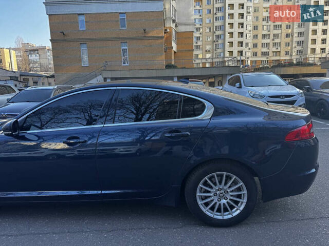 Синий Ягуар ХФ, объемом двигателя 2.18 л и пробегом 170 тыс. км за 13500 $, фото 1 на Automoto.ua