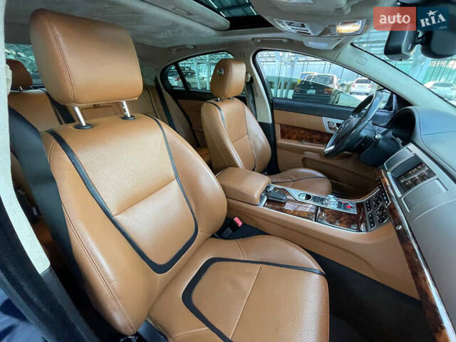 Синий Ягуар ХФ, объемом двигателя 2.97 л и пробегом 86 тыс. км за 13890 $, фото 4 на Automoto.ua