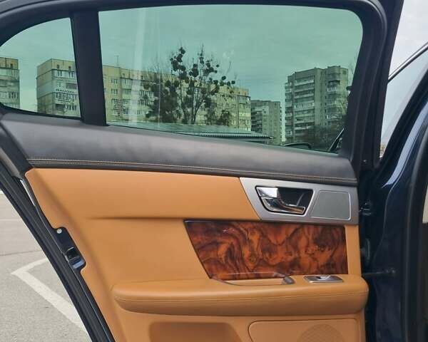 Синий Ягуар ХФ, объемом двигателя 2.97 л и пробегом 96 тыс. км за 16500 $, фото 56 на Automoto.ua