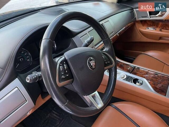 Синий Ягуар ХФ, объемом двигателя 2.97 л и пробегом 96 тыс. км за 16500 $, фото 27 на Automoto.ua