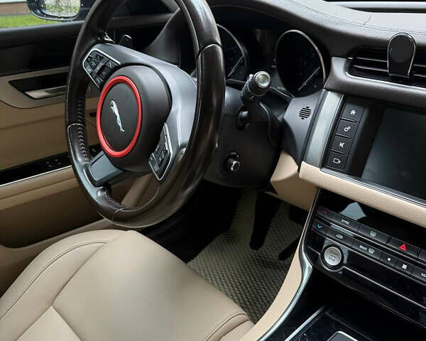 Синий Ягуар ХФ, объемом двигателя 3 л и пробегом 172 тыс. км за 16500 $, фото 2 на Automoto.ua