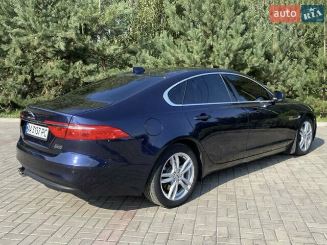Синий Ягуар ХФ, объемом двигателя 2 л и пробегом 122 тыс. км за 16990 $, фото 5 на Automoto.ua