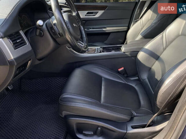 Синий Ягуар ХФ, объемом двигателя 2 л и пробегом 122 тыс. км за 16990 $, фото 6 на Automoto.ua