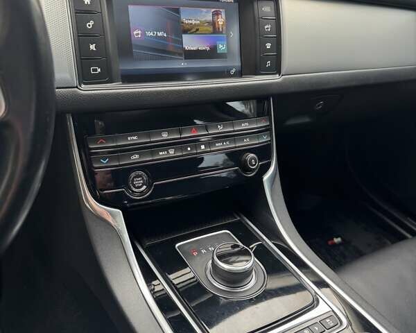 Синий Ягуар ХФ, объемом двигателя 2 л и пробегом 196 тыс. км за 17777 $, фото 4 на Automoto.ua