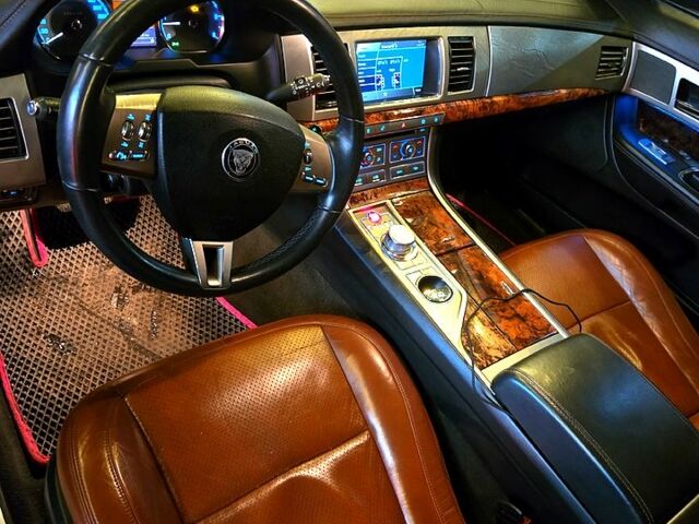 Зеленый Ягуар ХФ, объемом двигателя 3 л и пробегом 397 тыс. км за 9500 $, фото 5 на Automoto.ua