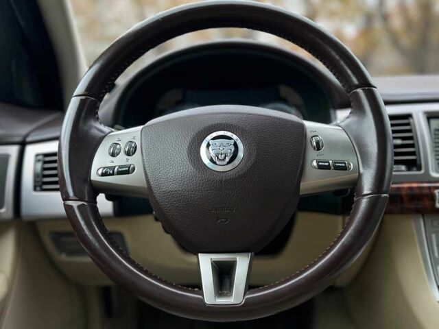 Зеленый Ягуар ХФ, объемом двигателя 3 л и пробегом 153 тыс. км за 13300 $, фото 7 на Automoto.ua