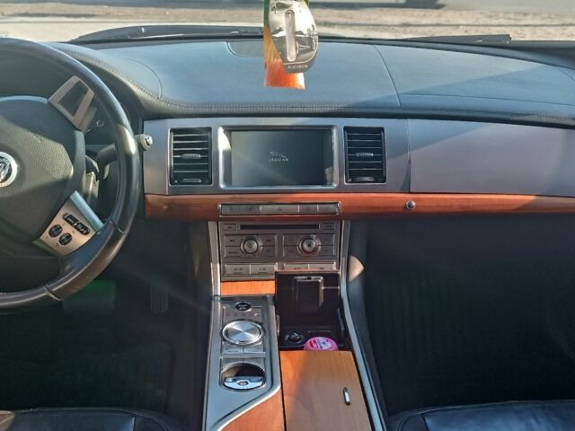Зелений Ягуар ХФ, об'ємом двигуна 3 л та пробігом 210 тис. км за 11056 $, фото 6 на Automoto.ua