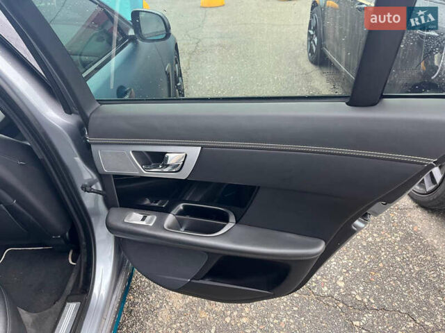 Зелений Ягуар ХФ, об'ємом двигуна 5 л та пробігом 104 тис. км за 36000 $, фото 9 на Automoto.ua