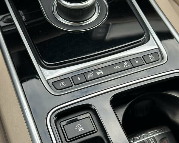 Ягуар ХФ 2016 в Днепре (Днепропетровске) на Automoto.ua Зеленый Ягуар ХФ, объемом двигателя 3 л и пробегом 130 тыс. км за 16500 $, фото 13 на Automoto.ua