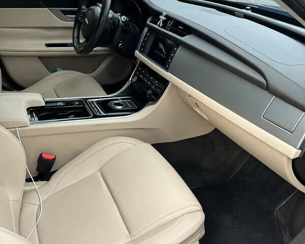 Ягуар ХФ 2016 в Днепре (Днепропетровске) на Automoto.ua Зеленый Ягуар ХФ, объемом двигателя 3 л и пробегом 130 тыс. км за 16500 $, фото 10 на Automoto.ua