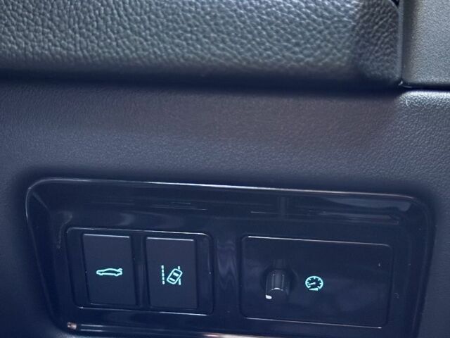 Чорний Ягуар ХФР, об'ємом двигуна 2 л та пробігом 110 тис. км за 20282 $, фото 11 на Automoto.ua