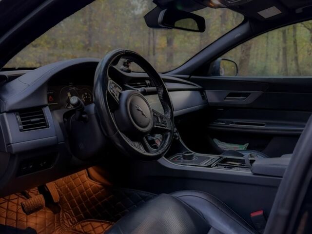 Чорний Ягуар ХФР, об'ємом двигуна 2 л та пробігом 110 тис. км за 20282 $, фото 8 на Automoto.ua