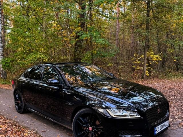 Чорний Ягуар ХФР, об'ємом двигуна 2 л та пробігом 110 тис. км за 20282 $, фото 1 на Automoto.ua