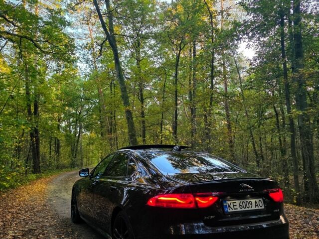 Чорний Ягуар ХФР, об'ємом двигуна 2 л та пробігом 110 тис. км за 20282 $, фото 7 на Automoto.ua