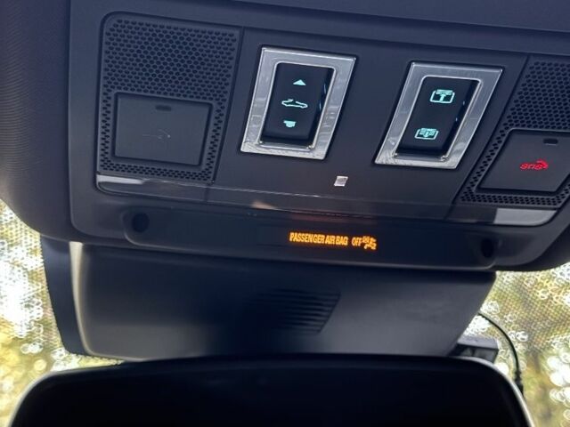 Чорний Ягуар ХФР, об'ємом двигуна 2 л та пробігом 110 тис. км за 20282 $, фото 13 на Automoto.ua