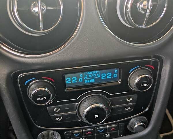 Білий Ягуар Ікс Джей, об'ємом двигуна 5 л та пробігом 98 тис. км за 19600 $, фото 19 на Automoto.ua