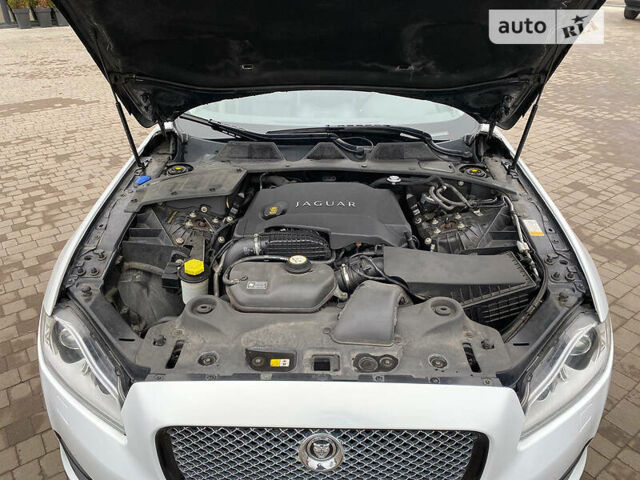 Білий Ягуар Ікс Джей, об'ємом двигуна 3 л та пробігом 194 тис. км за 19950 $, фото 59 на Automoto.ua