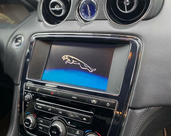 Білий Ягуар Ікс Джей, об'ємом двигуна 3 л та пробігом 194 тис. км за 19950 $, фото 54 на Automoto.ua