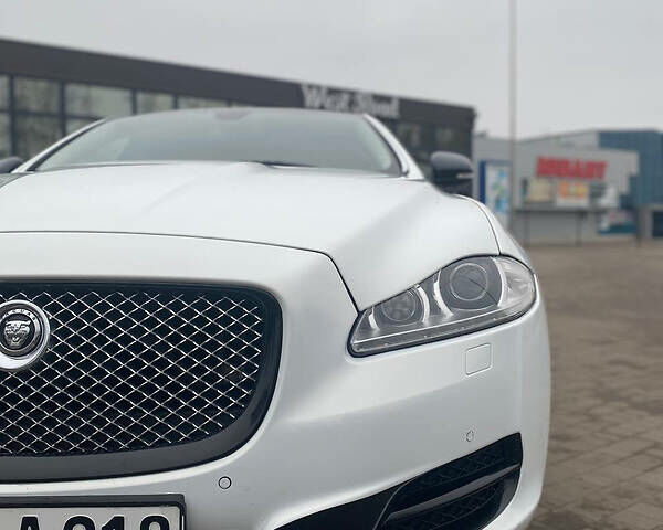 Білий Ягуар Ікс Джей, об'ємом двигуна 3 л та пробігом 194 тис. км за 19950 $, фото 12 на Automoto.ua