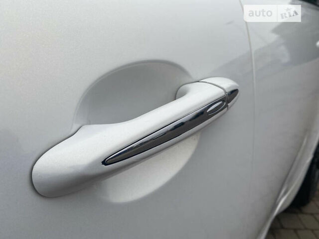 Білий Ягуар Ікс Джей, об'ємом двигуна 3 л та пробігом 194 тис. км за 19950 $, фото 23 на Automoto.ua