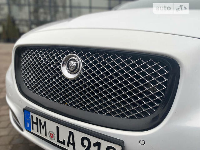 Білий Ягуар Ікс Джей, об'ємом двигуна 3 л та пробігом 194 тис. км за 19950 $, фото 10 на Automoto.ua
