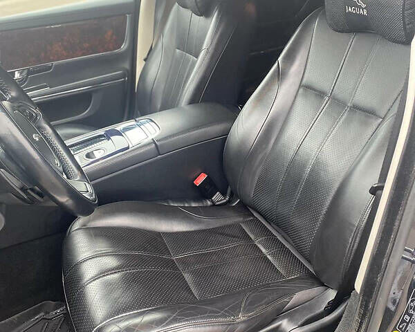 Білий Ягуар Ікс Джей, об'ємом двигуна 3 л та пробігом 194 тис. км за 19950 $, фото 20 на Automoto.ua