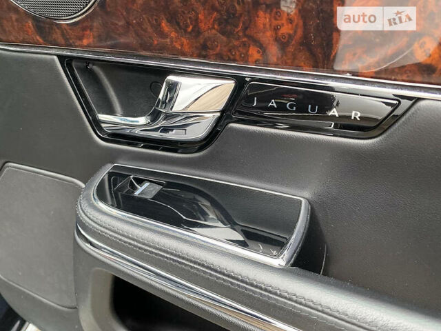 Білий Ягуар Ікс Джей, об'ємом двигуна 3 л та пробігом 194 тис. км за 19950 $, фото 37 на Automoto.ua