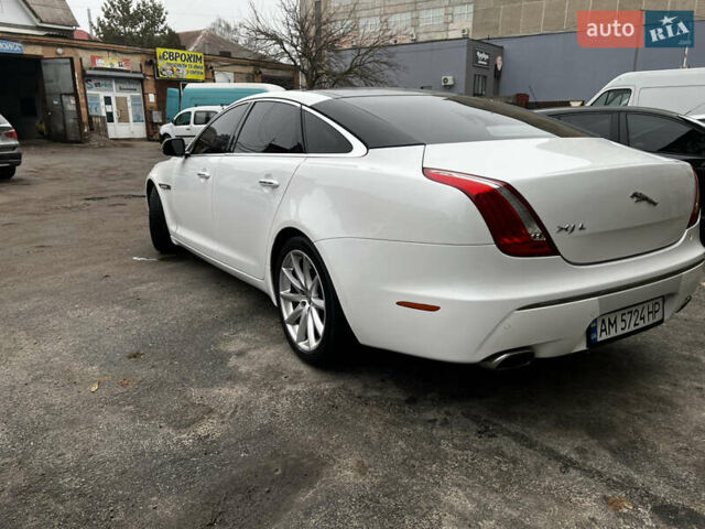 Білий Ягуар Ікс Джей, об'ємом двигуна 3 л та пробігом 150 тис. км за 20000 $, фото 5 на Automoto.ua
