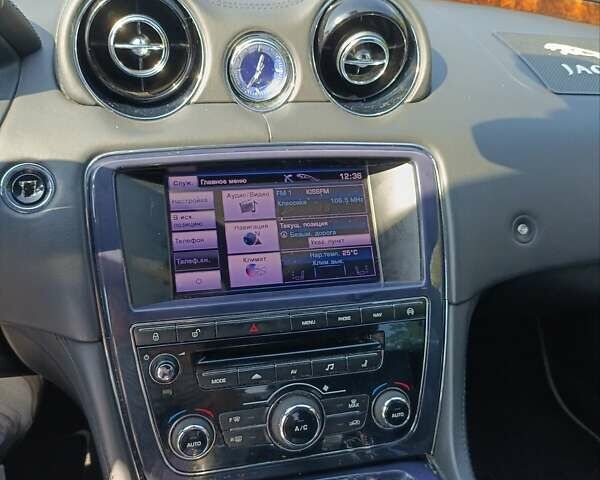 Ягуар Икс Джей 2013 в Киеве на Automoto.ua Белый Ягуар Икс Джей, объемом двигателя 3 л и пробегом 210 тыс. км за 17500 $, фото 13 на Automoto.ua