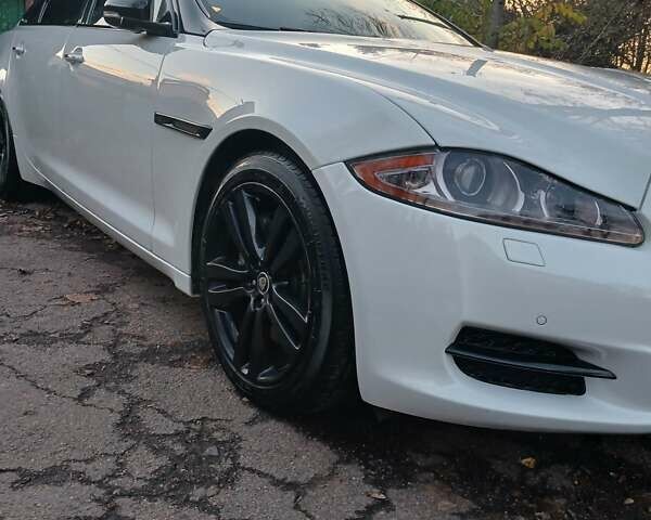 Белый Ягуар Икс Джей, объемом двигателя 3 л и пробегом 156 тыс. км за 22000 $, фото 10 на Automoto.ua