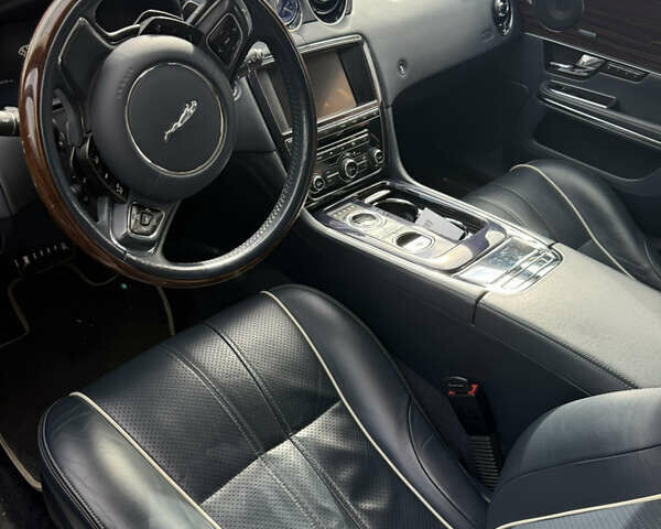 Білий Ягуар Ікс Джей, об'ємом двигуна 3 л та пробігом 160 тис. км за 37000 $, фото 5 на Automoto.ua