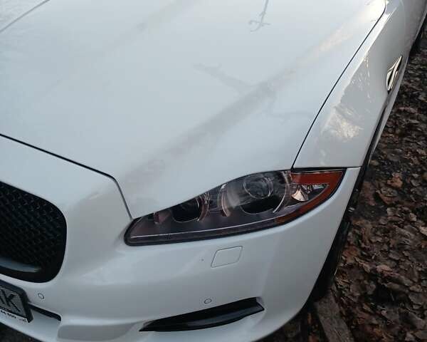 Белый Ягуар Икс Джей, объемом двигателя 3 л и пробегом 156 тыс. км за 22000 $, фото 4 на Automoto.ua