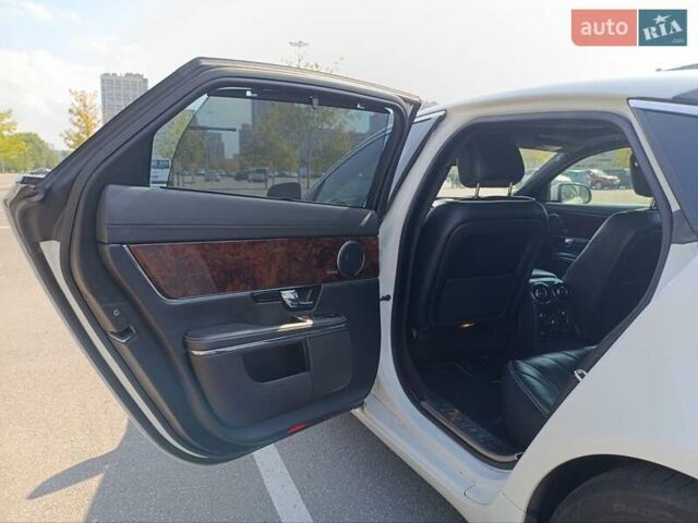 Ягуар Икс Джей 2013 в Киеве на Automoto.ua Белый Ягуар Икс Джей, объемом двигателя 3 л и пробегом 210 тыс. км за 17500 $, фото 3 на Automoto.ua