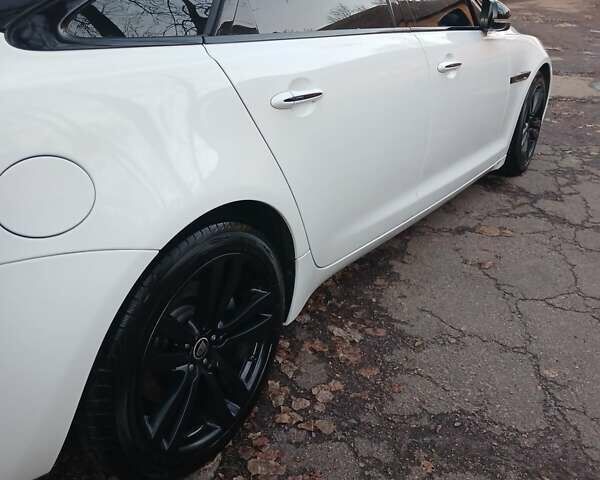 Белый Ягуар Икс Джей, объемом двигателя 3 л и пробегом 156 тыс. км за 22000 $, фото 11 на Automoto.ua