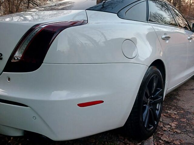 Белый Ягуар Икс Джей, объемом двигателя 3 л и пробегом 156 тыс. км за 22000 $, фото 3 на Automoto.ua