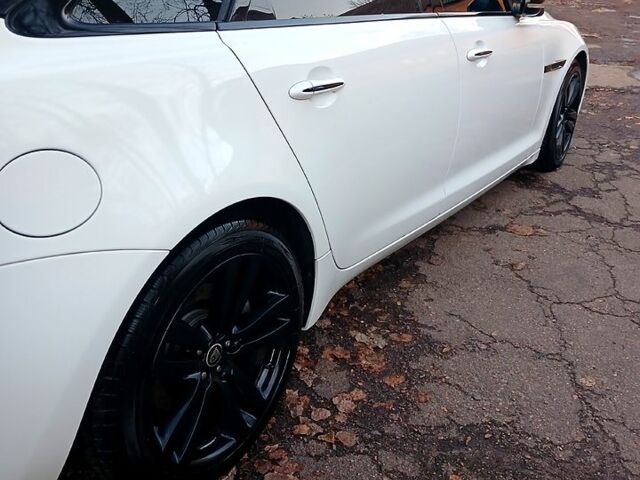 Белый Ягуар Икс Джей, объемом двигателя 3 л и пробегом 156 тыс. км за 22000 $, фото 6 на Automoto.ua