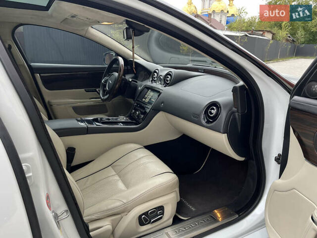 Белый Ягуар Икс Джей, объемом двигателя 3 л и пробегом 113 тыс. км за 24800 $, фото 8 на Automoto.ua