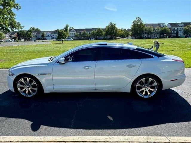 Ягуар Икс Джей 2016 в Львове на Automoto.ua Белый Ягуар Икс Джей, объемом двигателя 3 л и пробегом 60 тыс. км за 4900 $, фото 4 на Automoto.ua