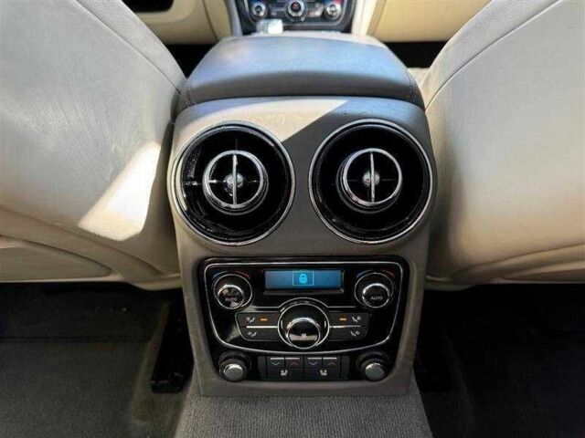 Ягуар Икс Джей 2016 в Львове на Automoto.ua Белый Ягуар Икс Джей, объемом двигателя 3 л и пробегом 60 тыс. км за 4900 $, фото 17 на Automoto.ua