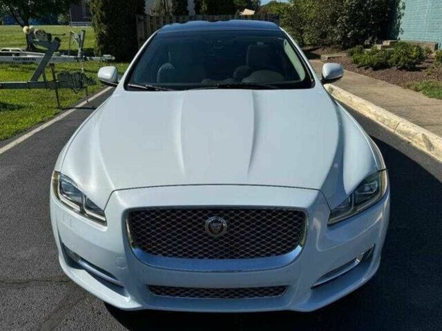 Ягуар Икс Джей 2016 в Львове на Automoto.ua Белый Ягуар Икс Джей, объемом двигателя 3 л и пробегом 60 тыс. км за 4900 $, фото 5 на Automoto.ua
