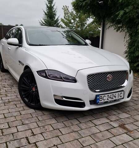 Білий Ягуар Ікс Джей, об'ємом двигуна 3 л та пробігом 75 тис. км за 34900 $, фото 12 на Automoto.ua