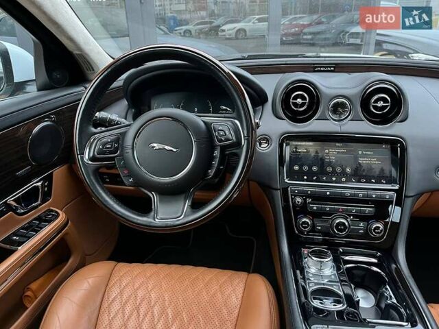 Білий Ягуар Ікс Джей, об'ємом двигуна 3 л та пробігом 58 тис. км за 33990 $, фото 13 на Automoto.ua