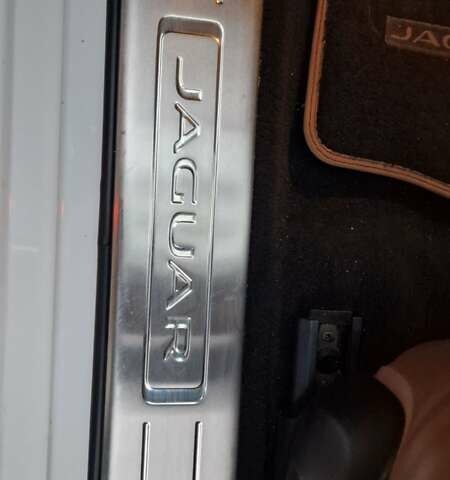 Білий Ягуар Ікс Джей, об'ємом двигуна 3 л та пробігом 75 тис. км за 34900 $, фото 8 на Automoto.ua